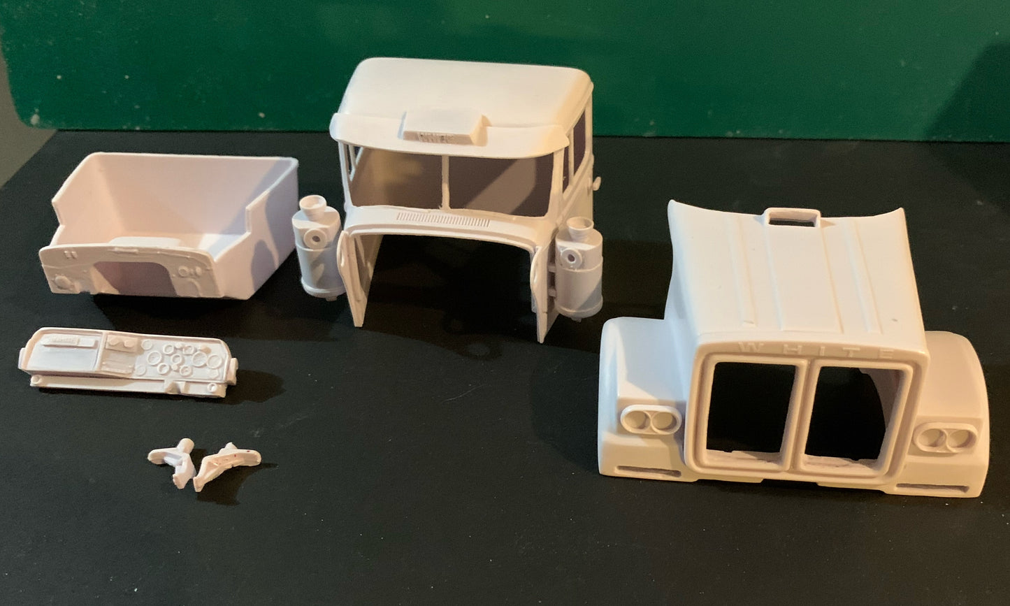 1/25 White Road Boss series 2 cab and Bonnet kit in RHD