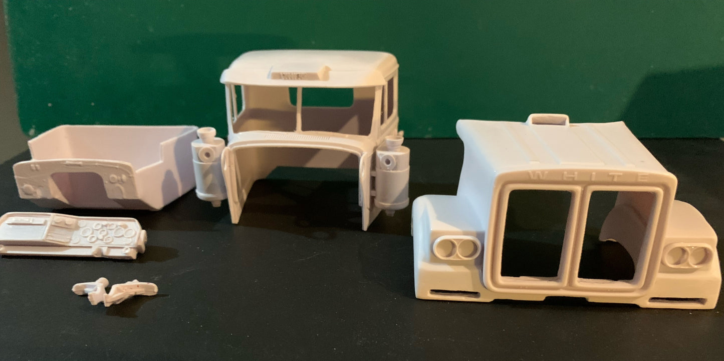 1/25 White Road Boss series 2 cab and Bonnet kit in RHD