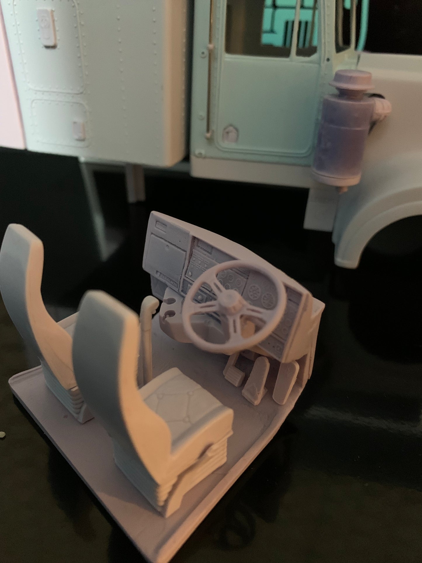 1/25 Kenworth T900 Legend cab kit with 60" Bunk
