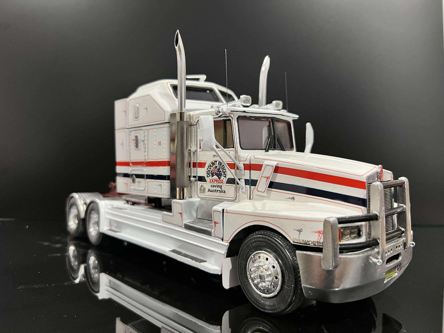 1/25 body kit and bullbar for Revell Kenworth T600