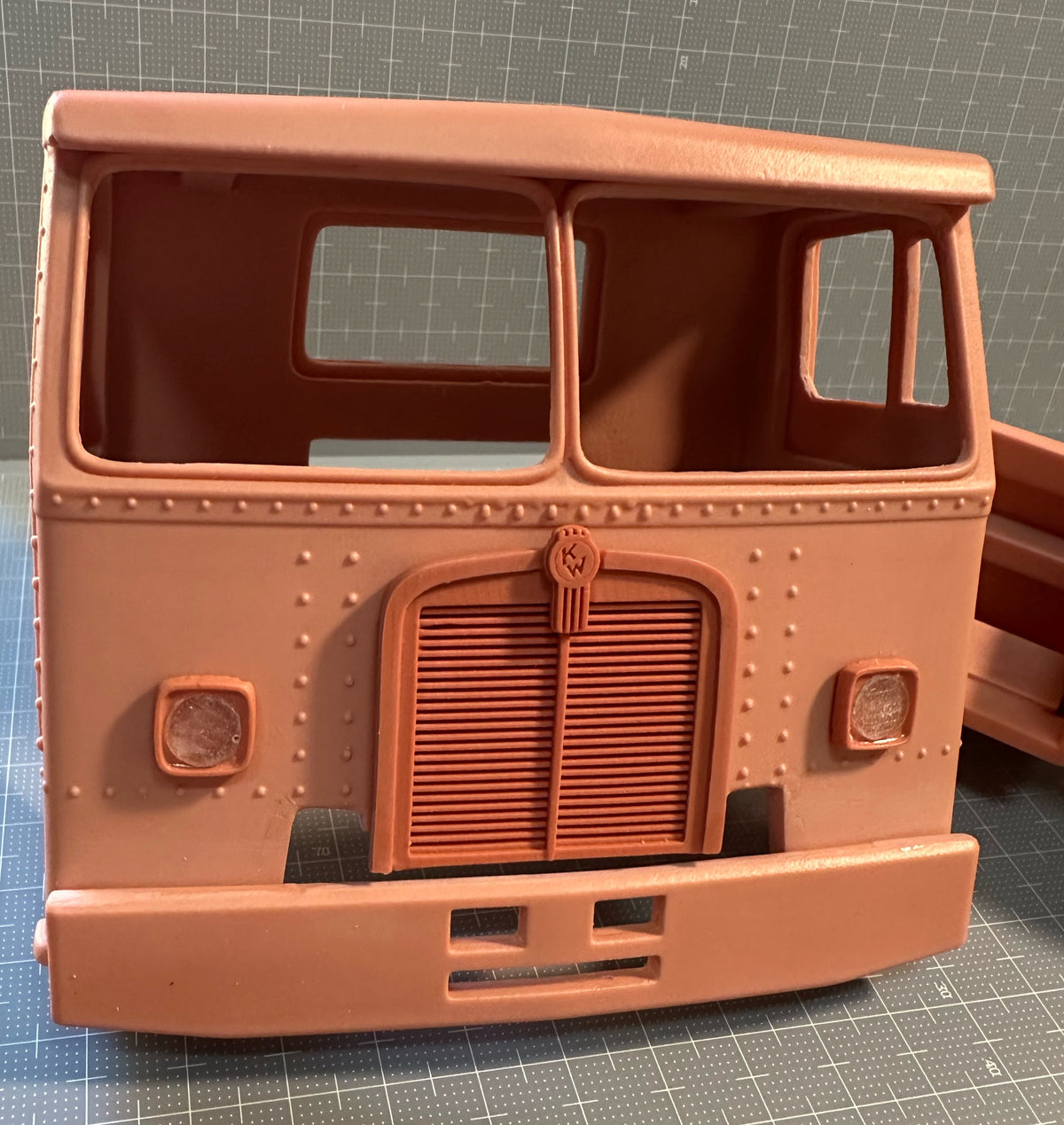 1/25 Kenworth L700-L710 Day cab RHD cab conversion kit