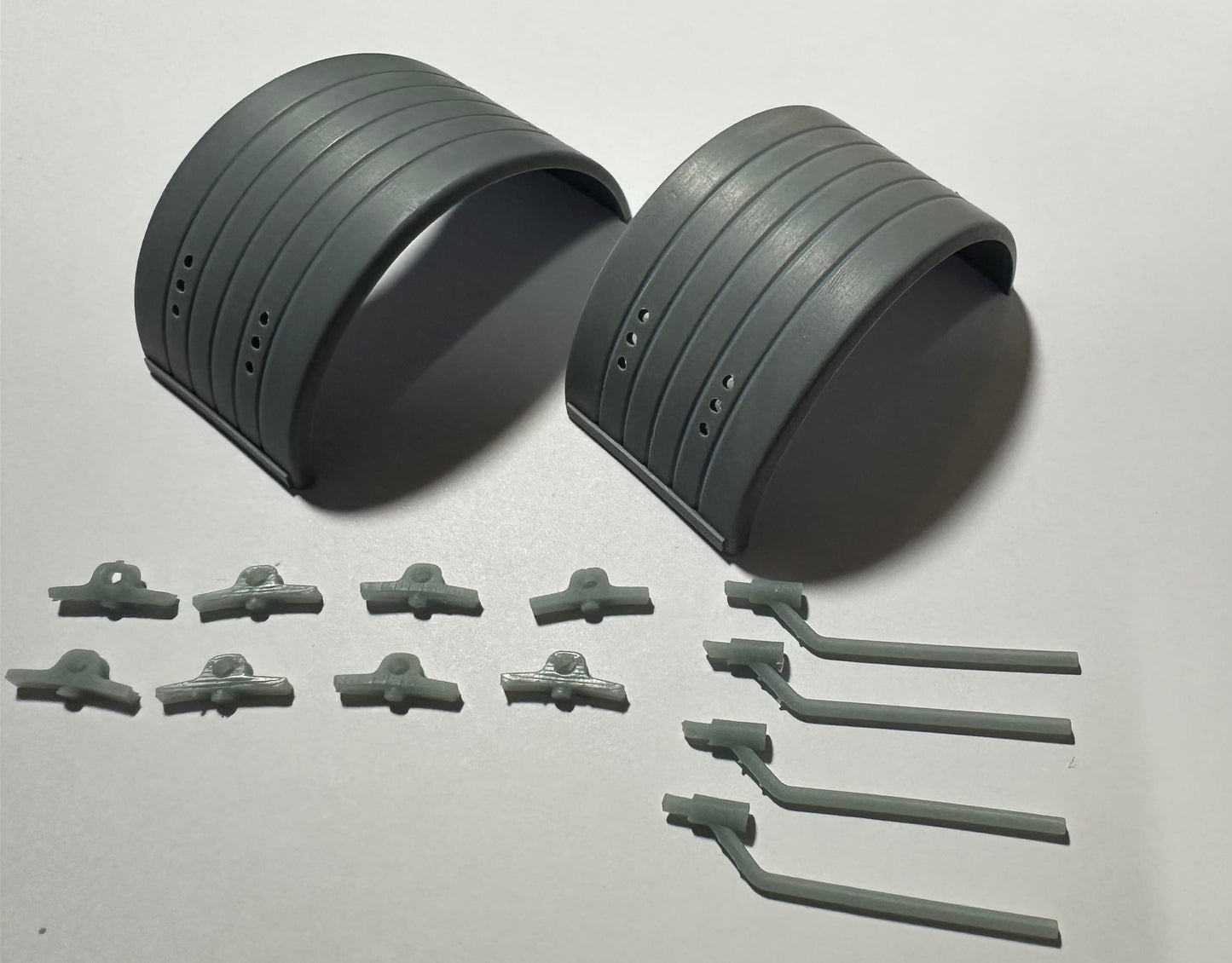 1 pair of 1/24 stainless steel (ribbed) style mudguards with 3D printed brackets and hangers