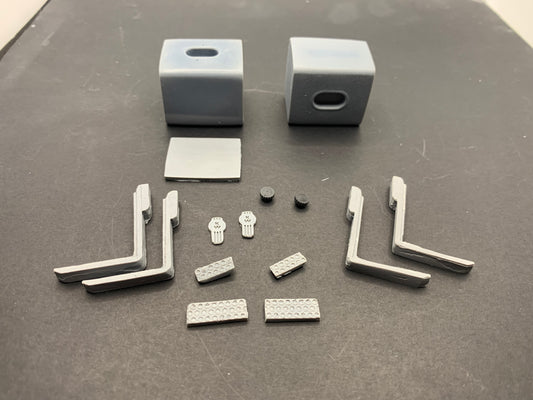 1 pair of 1/25-1/24 small Kenworth square tanks with step