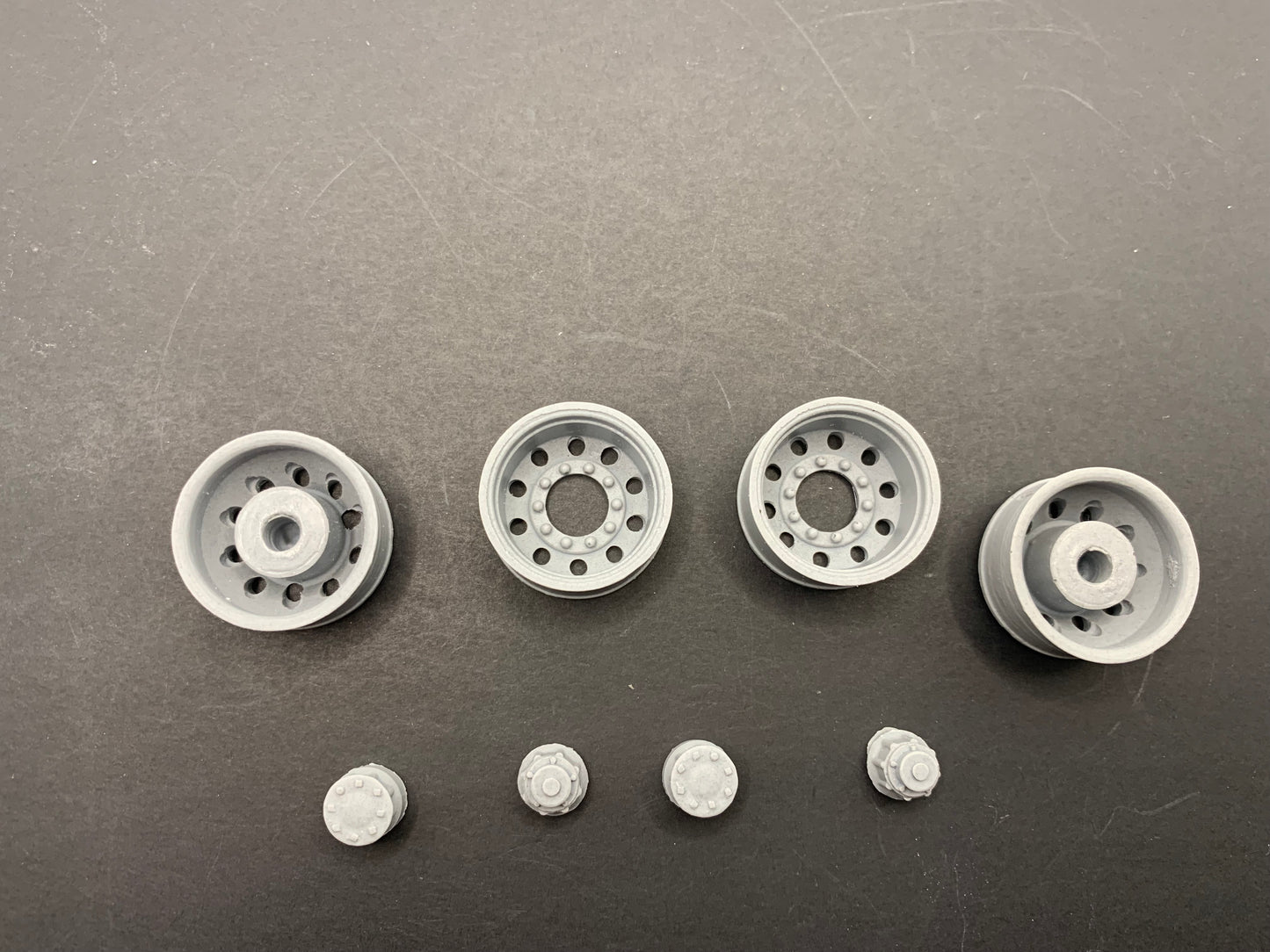 1 pair of 1/25 aluminium 10 stud style Bud wheels with drive and trailer hubs