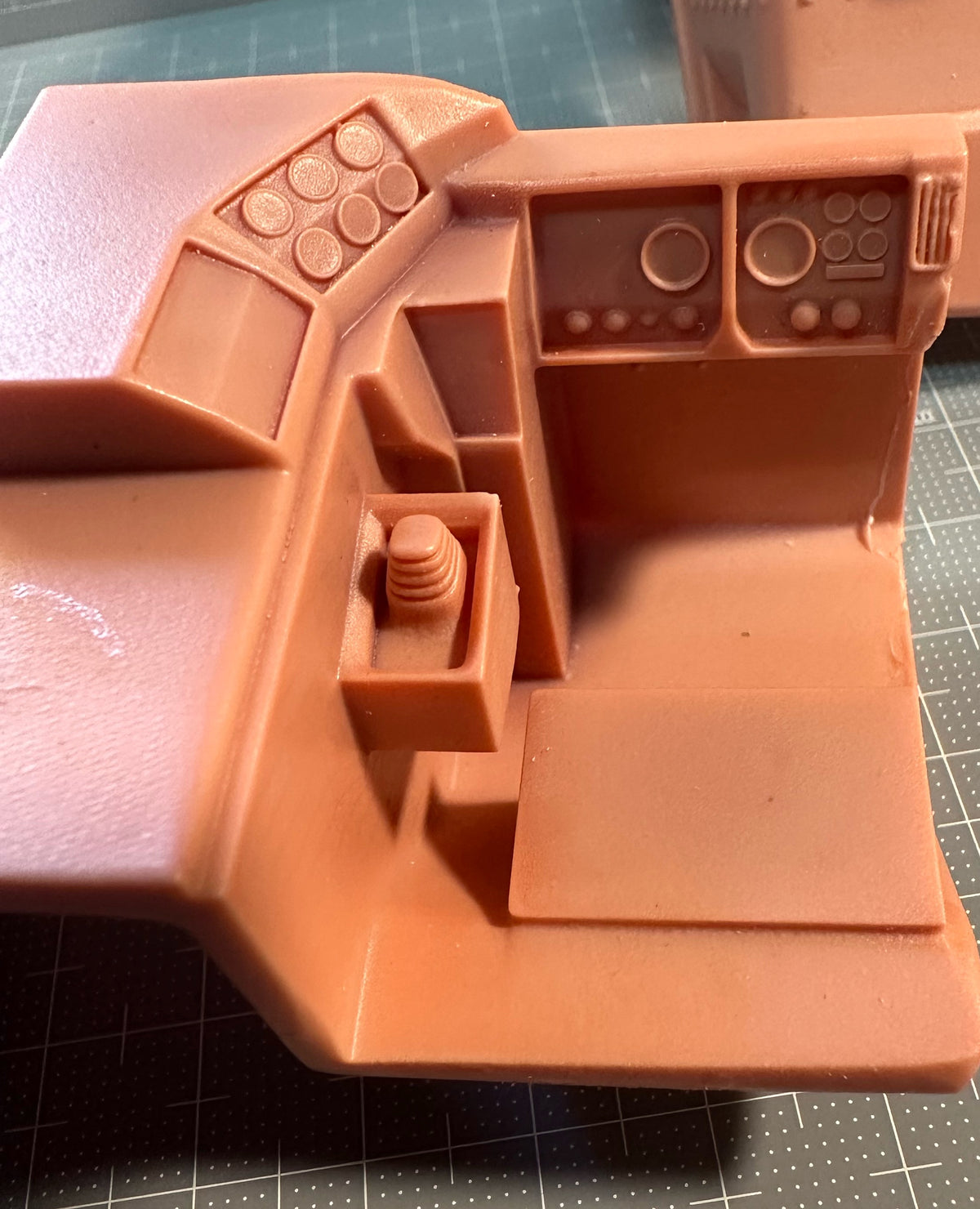 1/25 Kenworth L700-L710 Day cab RHD cab conversion kit