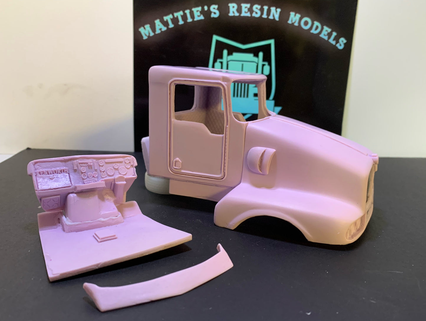 1/25 Kenworth T604 Day cab conversion kit.