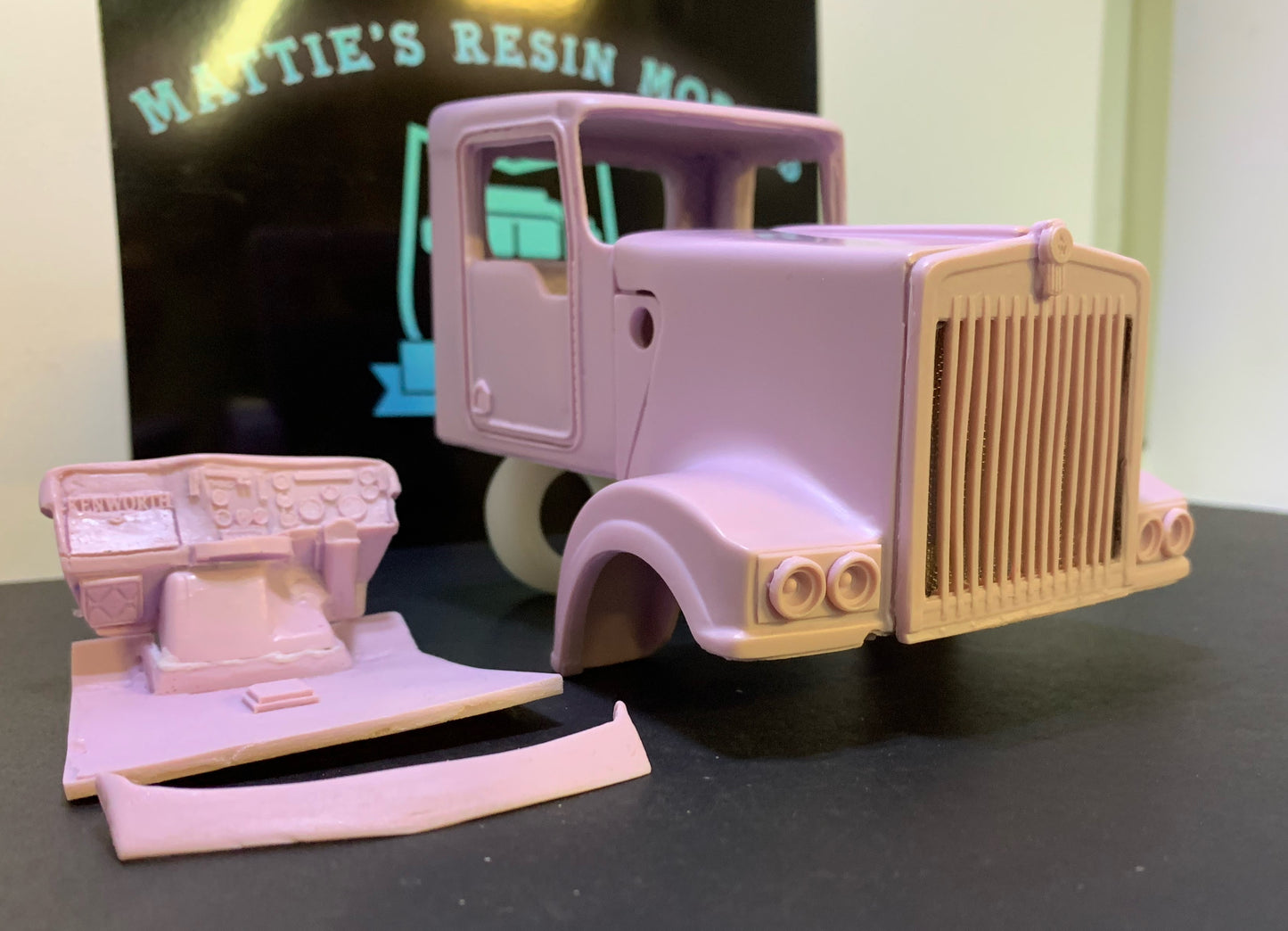 1/25 Kenworth T908 day cab conversion kit.