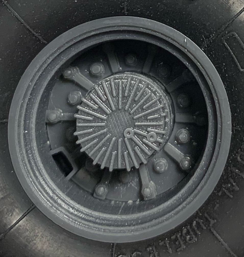 1 pair of 1/24 Sisu heavy duty reduction hubs and rims.