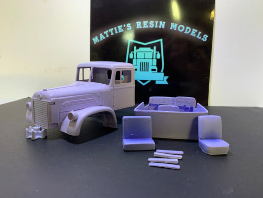 1/25 Diamond T 921 cab kit