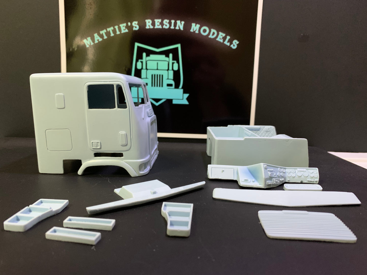 1/25 FLB Freightliner cab conversion kit