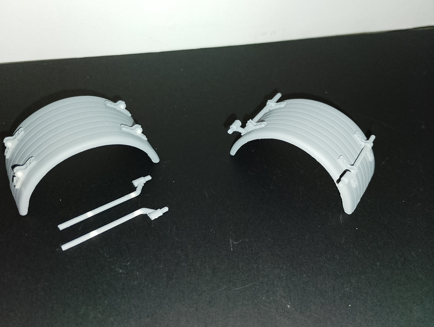 1 pair of 1/25 aluminium style mudguards with posts and brackets