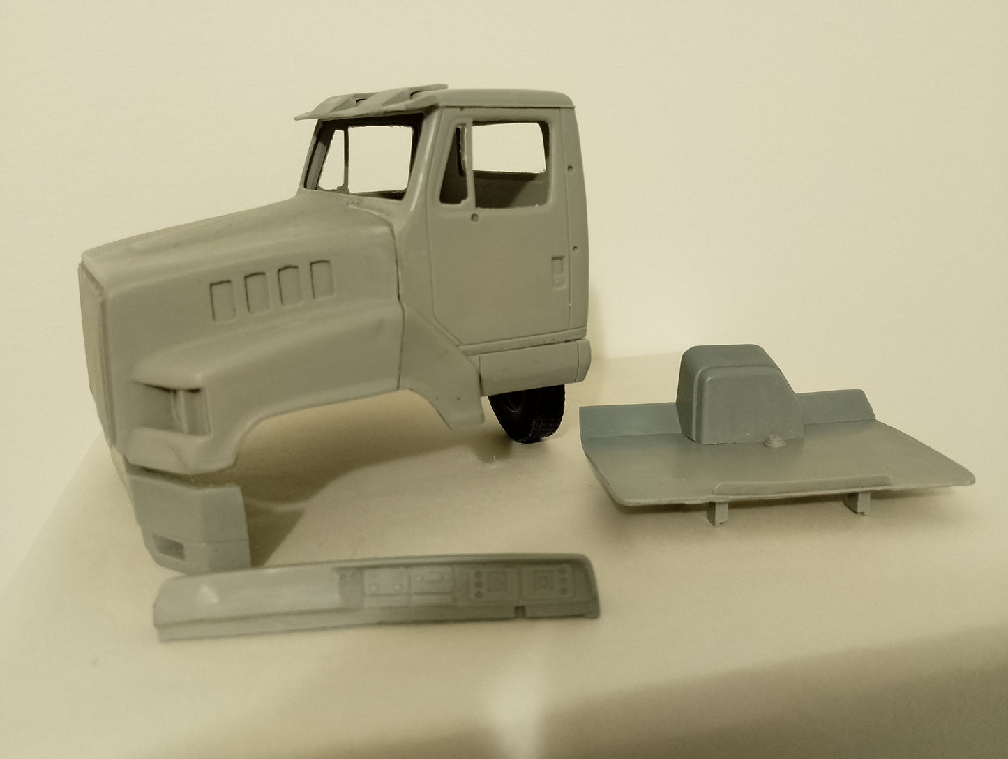 1/25 International Transtar 4700 day cab kit