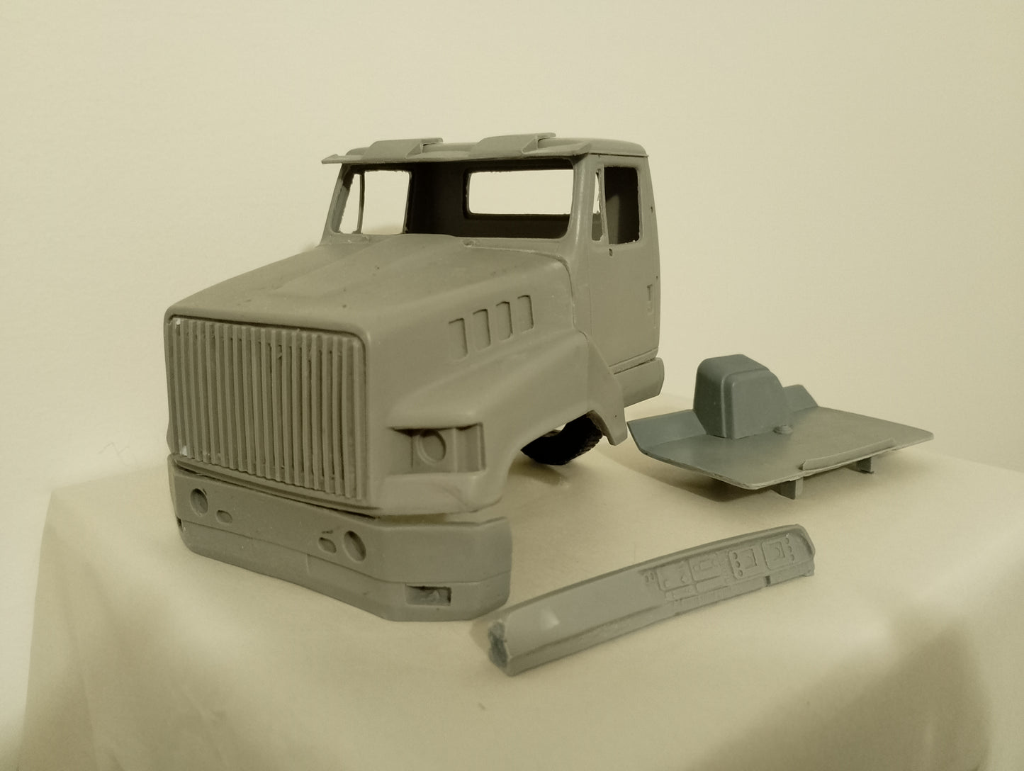 1/25 International Transtar 4700 day cab kit