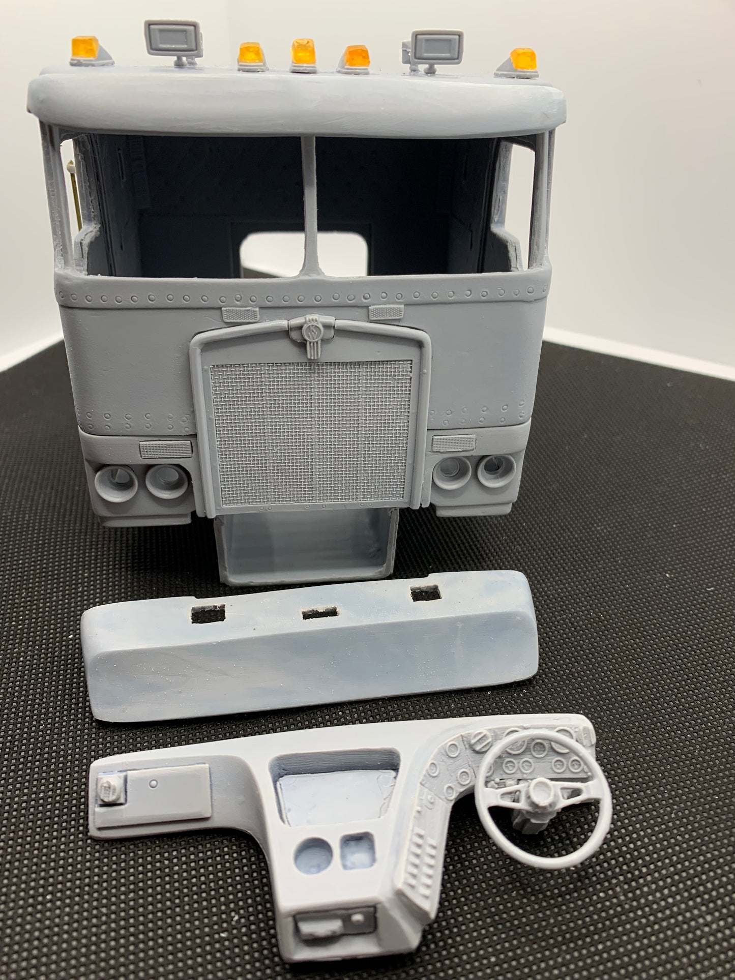1/25 Kenworth K100G standard/flat roof cab conversion kit.