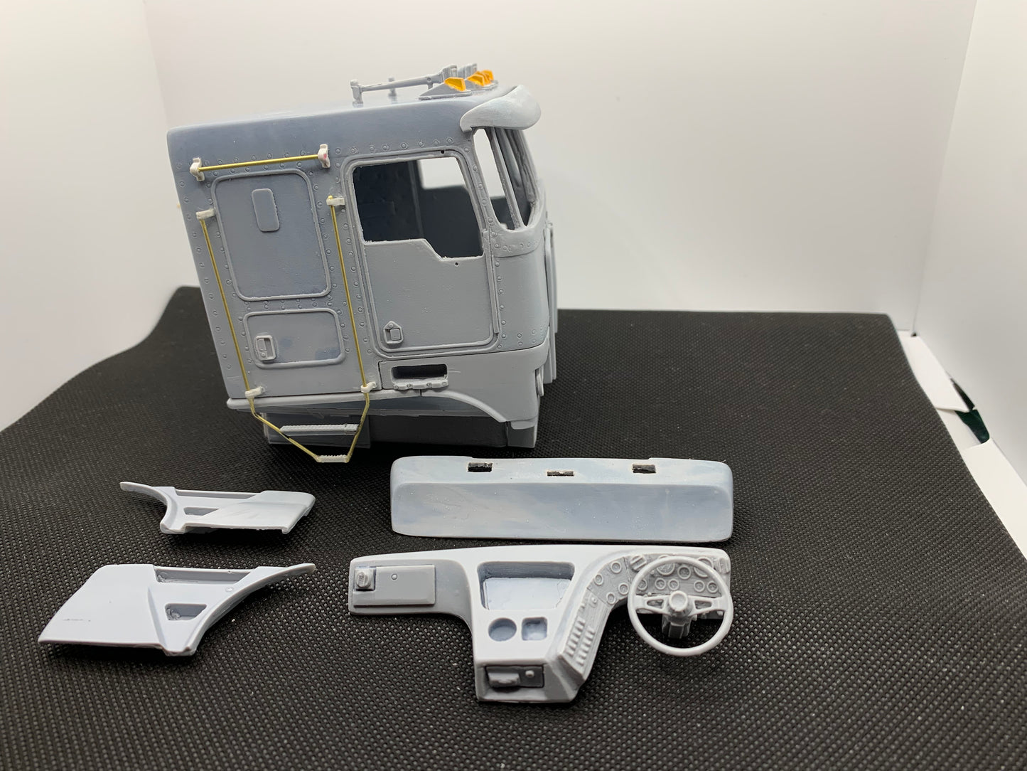 1/25 Kenworth K100G standard/flat roof cab conversion kit.
