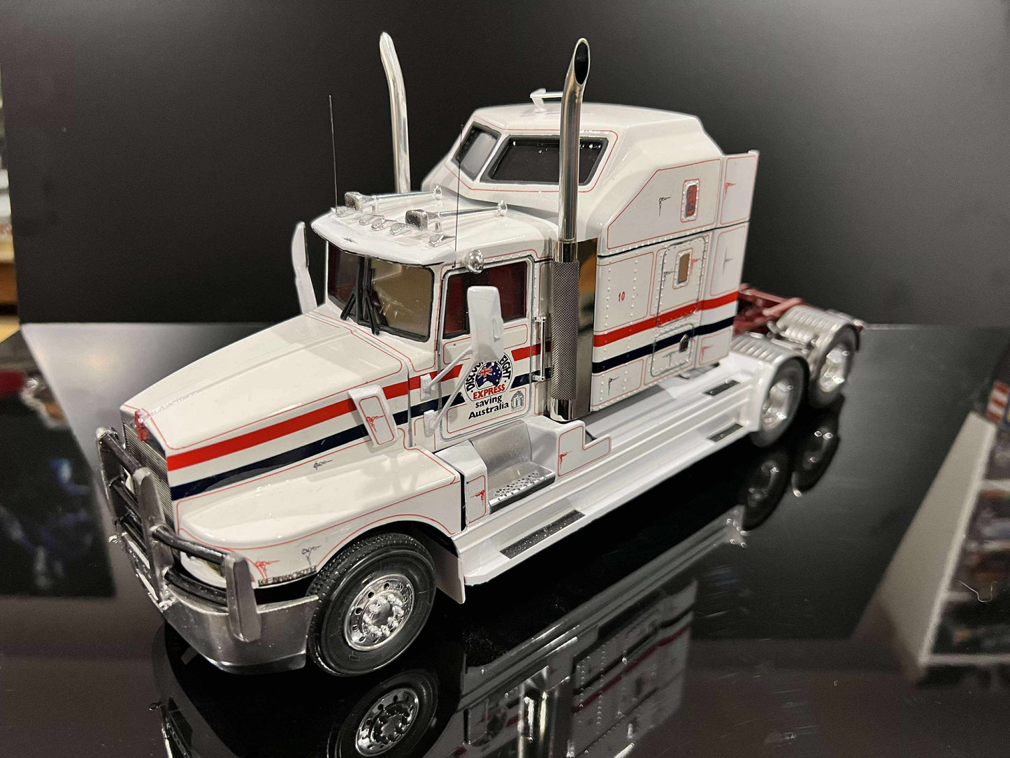 1/25 body kit and bullbar for Revell Kenworth T600