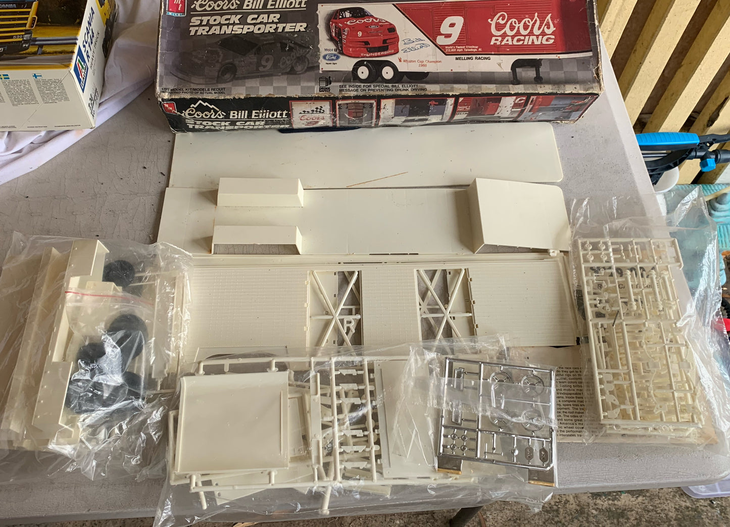 1/25 AMT Coors Stock Car Transporter Bill Elliot damaged box, no decals, complete kit.