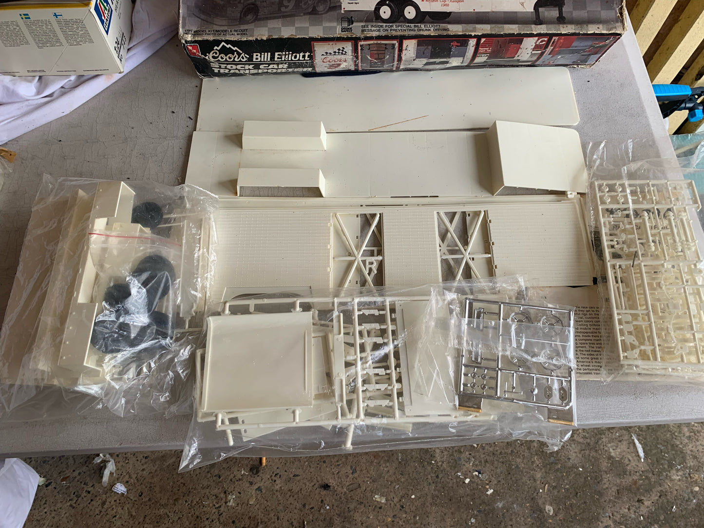 1/25 AMT Coors Stock Car Transporter Bill Elliot damaged box, no decals, complete kit.