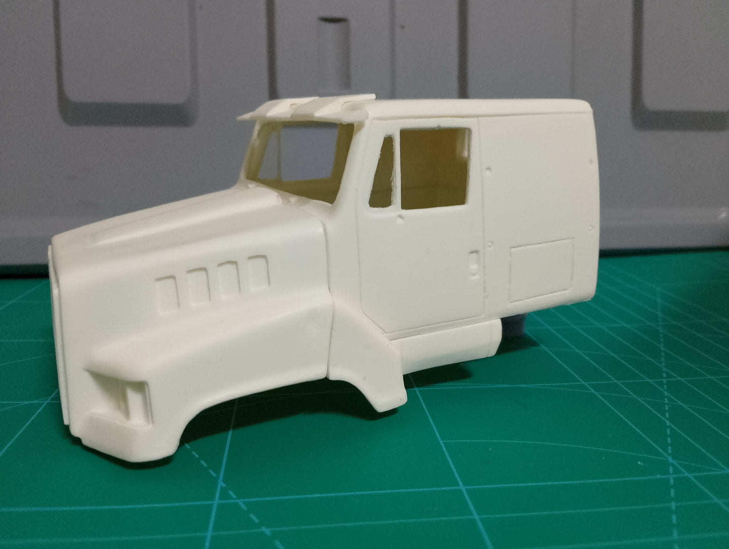 1/25 International 4700 Transtar cab kit