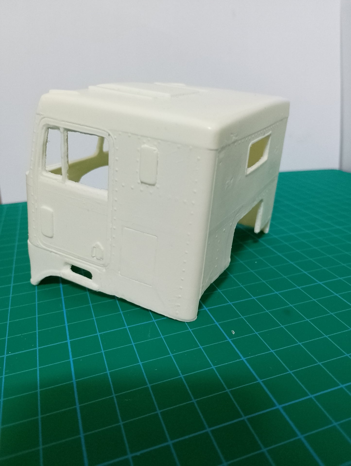 1/25 Kenworth K123 Aussie cab kit.